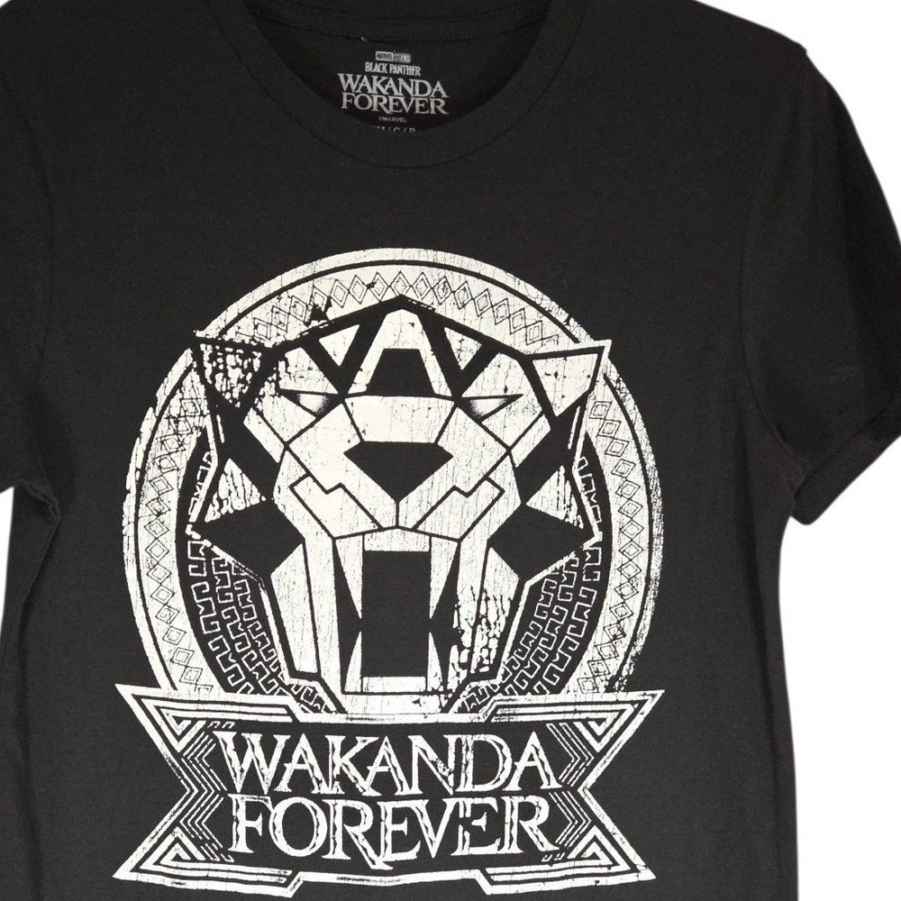 Black Panther Marvel TShirt Men Small Black Wakanda Forever Tee Short Sleeve NWT